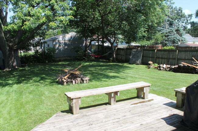 Building Photo - 63 Holly Dr