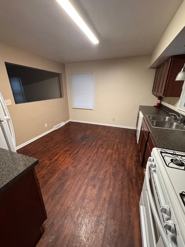 Building Photo - 311 Ventura Dr