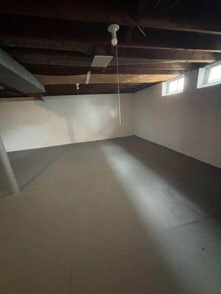 Building Photo - 4672 Hillside Ave