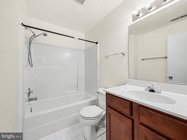 Building Photo - 33 Fern Oak Cir