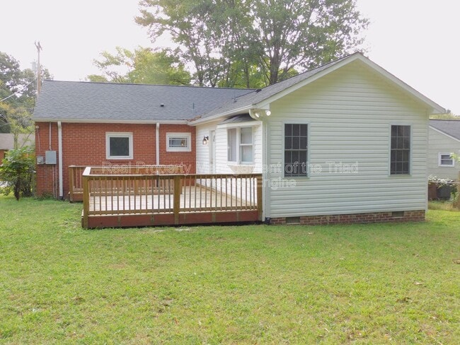 Building Photo - 915 Idlewood Dr