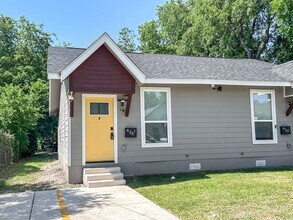Building Photo - Newly Renovated 2-Bedroom Duplex Near Downtown!