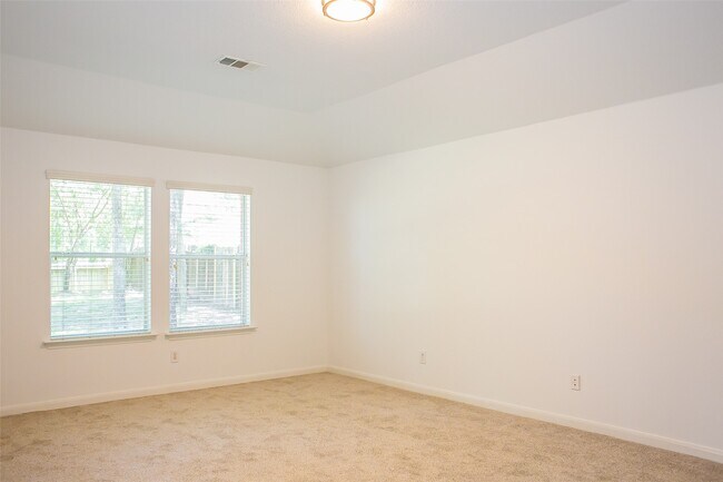 Building Photo - 91 Genesee Ridge Dr