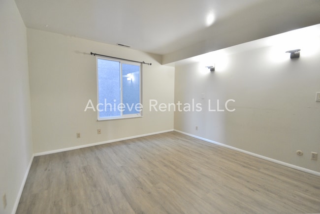 Building Photo - 167 E 100 N