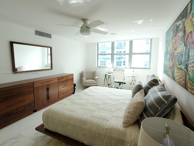 Building Photo - 9225 Collins Ave