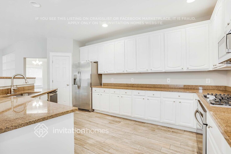 Building Photo - 2771 Groovers Lake Point