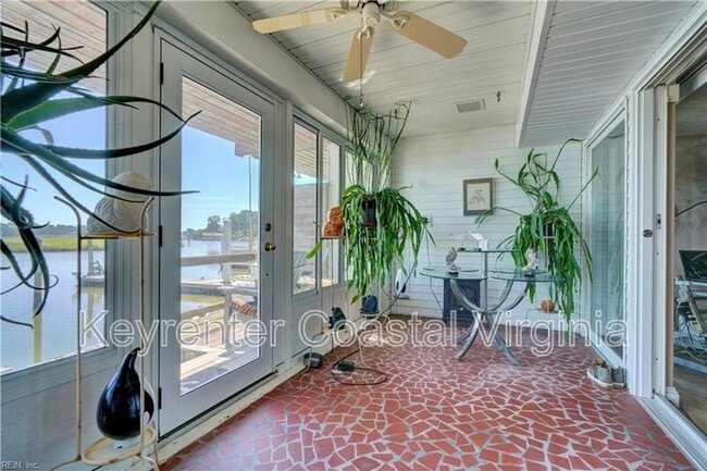 Building Photo - 108 Commerce St