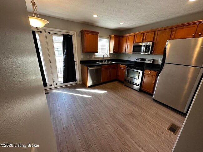 Building Photo - 402 Clare Ln