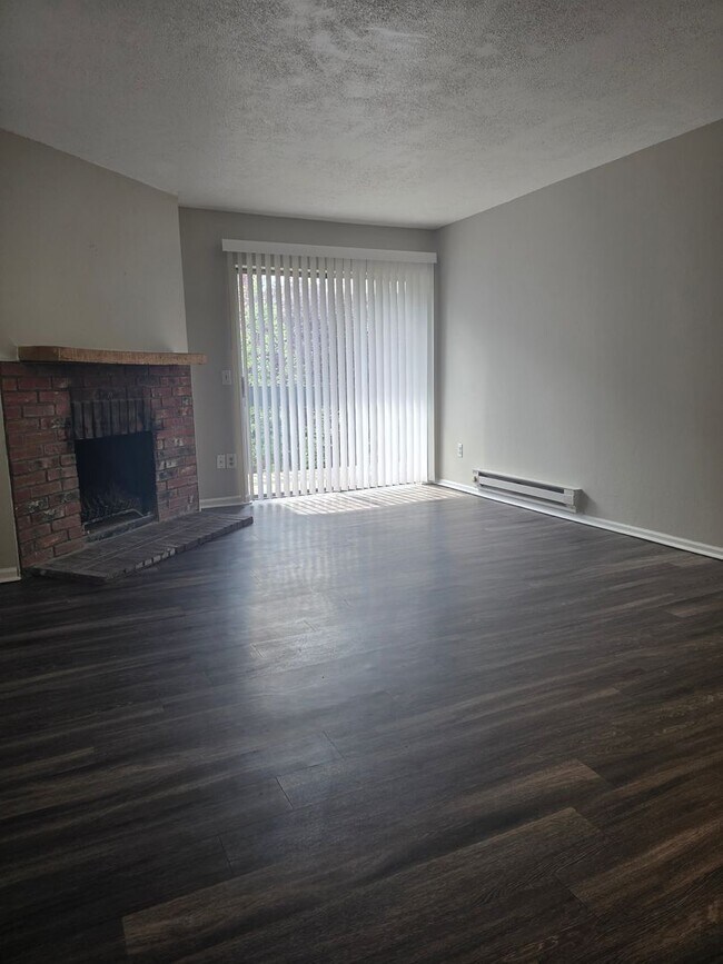 Building Photo - Fantastic Updated 2-Bedroom, 2-Bath Condo ...