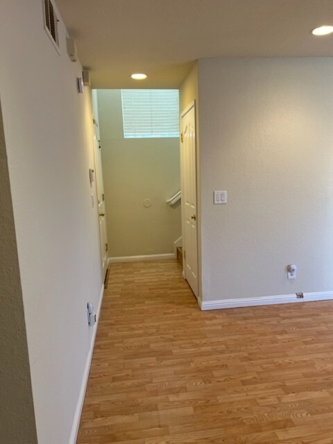 Building Photo - 417 Powell Dr
