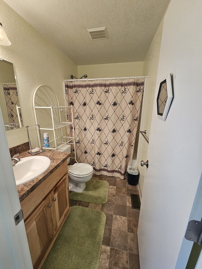 Building Photo - 2805 Lowridge Ct