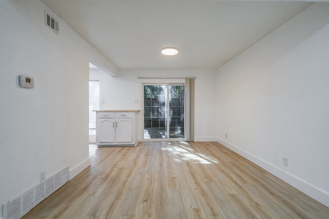 Dining Room plus entrance to the back/parking - 4114 Avondale Ave