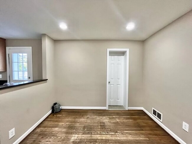 Building Photo - 5128 Mangum Rd