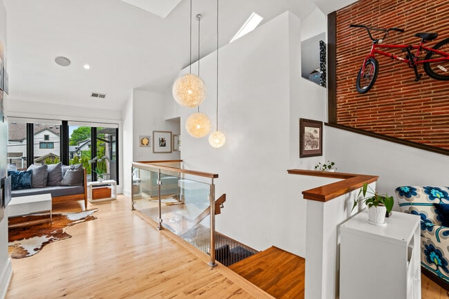 Building Photo - 5843 N Maitland Ct