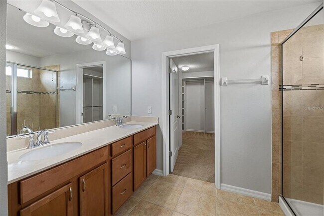 Building Photo - 6041 Town Center Blvd