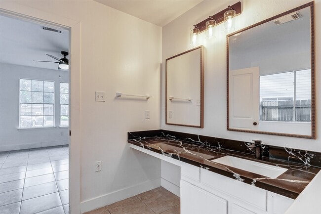 Building Photo - 21892 Silver Oak Ct