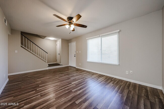 Building Photo - 1014 E Bendix Dr