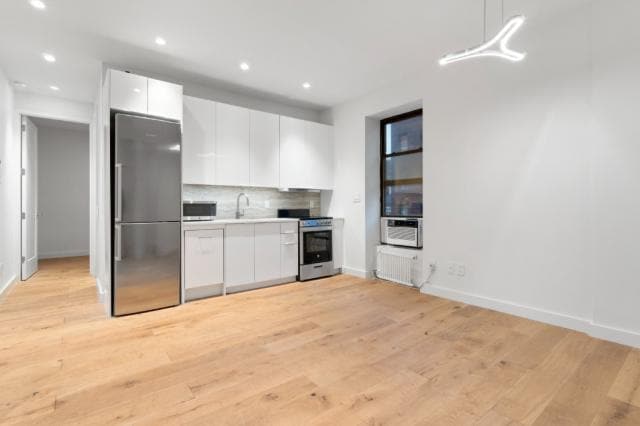 Building Photo - 3 bedroom in New York NY 10011