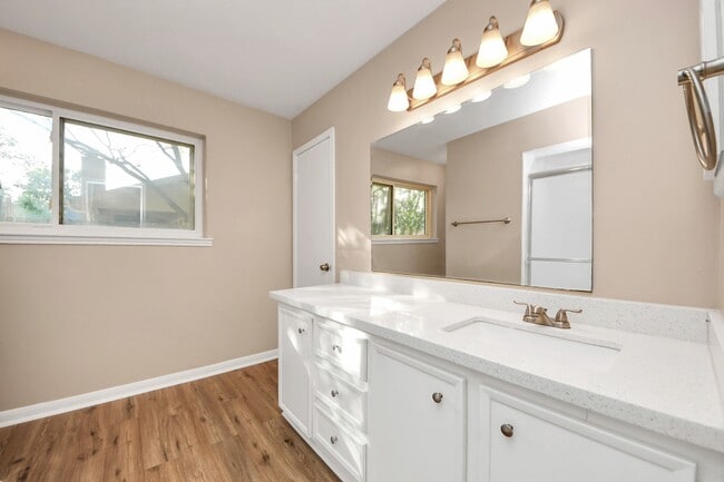 Building Photo - 11923 Briar Forest Dr