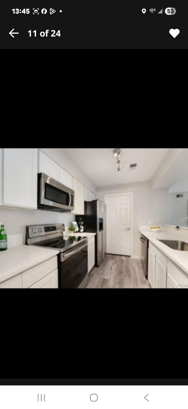 Building Photo - 12093 W Cross Dr