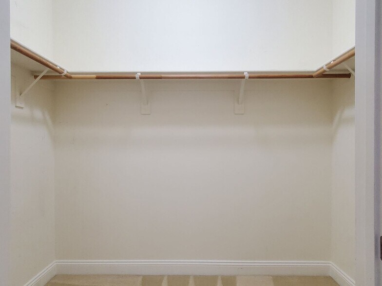 Building Photo - 2881 Meridian Ave