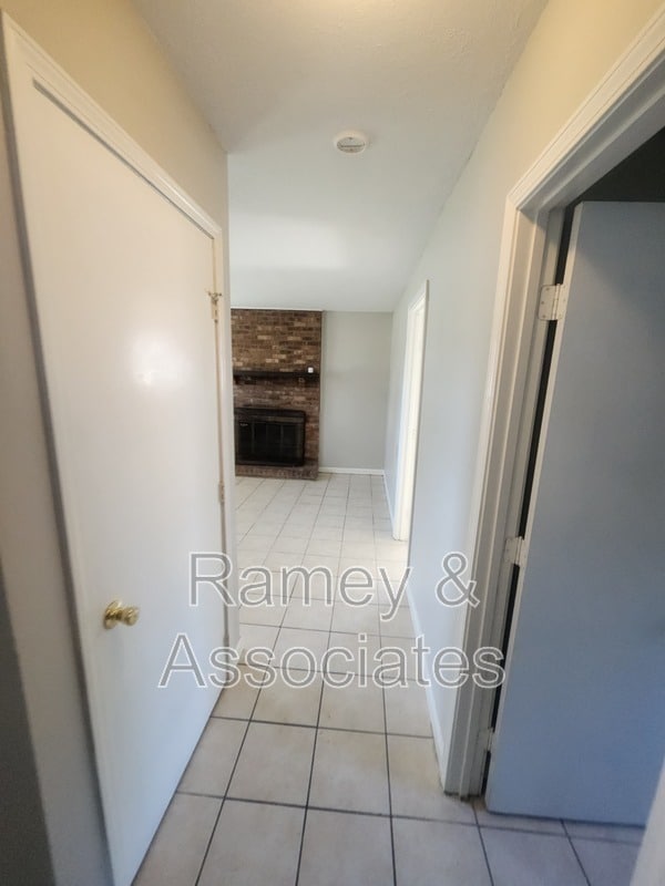 Building Photo - 1700 Cimmaron Trail