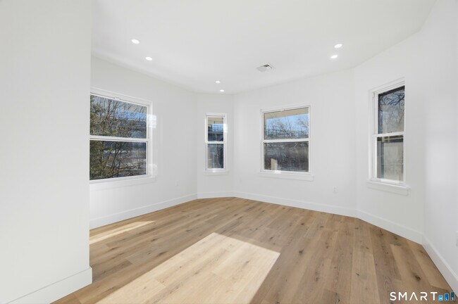 Building Photo - 145 Crystal Ave