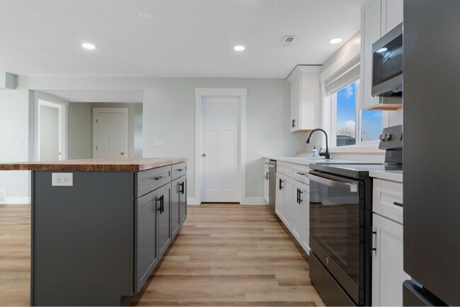 Building Photo - 1015 W 3000 N