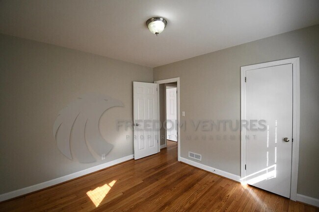 Building Photo - 8513 4th Ave S