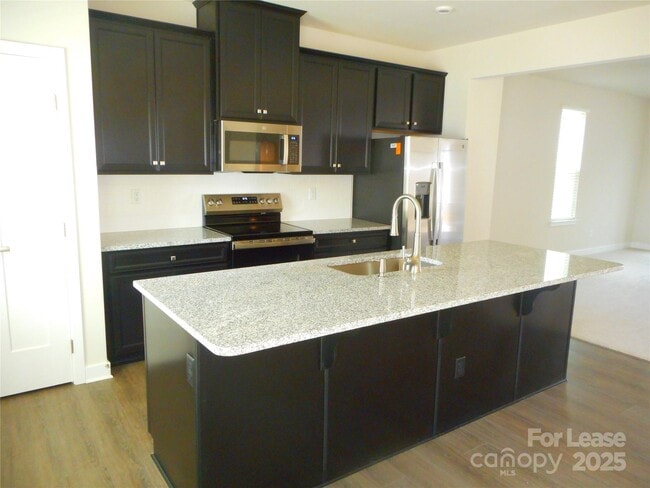 Building Photo - 421 Serenity Cir