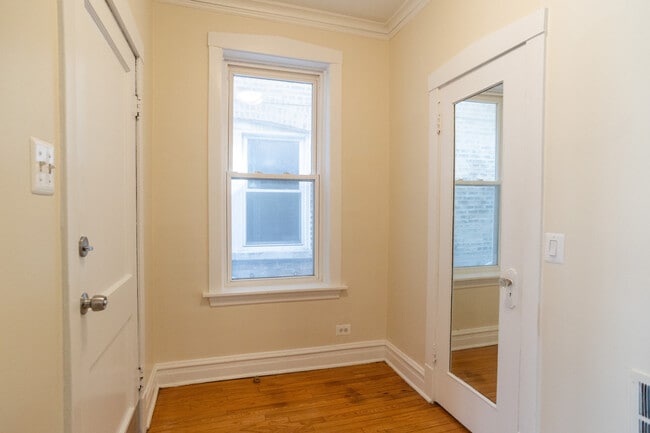 Building Photo - 3033 W Gunnison St