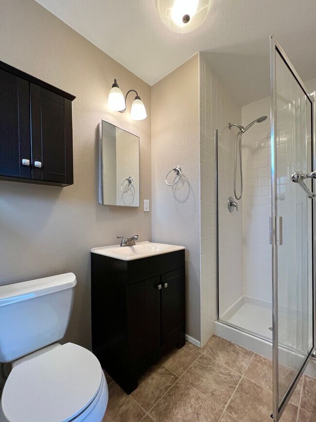 Building Photo - TENTATIVELY RENTED 3 Bedroom 2 Bathroom Na...