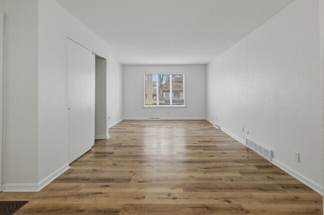 Building Photo - 4054 Stonehenge Dr
