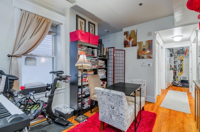 Building Photo - 608 Bramhall Ave