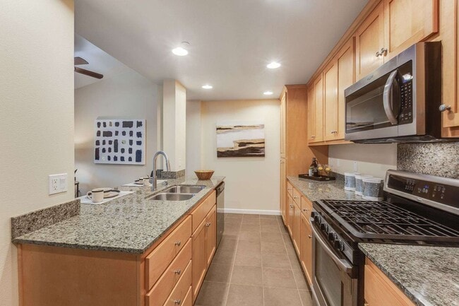 Building Photo - Stunning Top-Floor Condo with Open Layout,...
