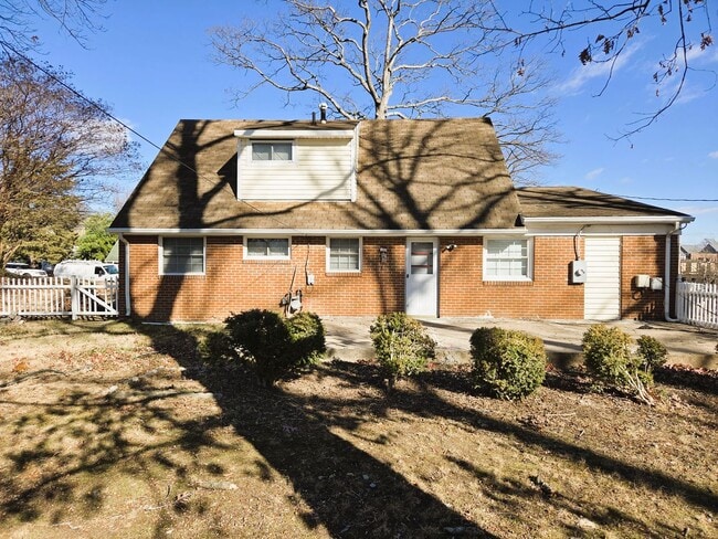 Building Photo - Traditional 4 bedroom cape in Staples Mill and Libbie Road corridor.