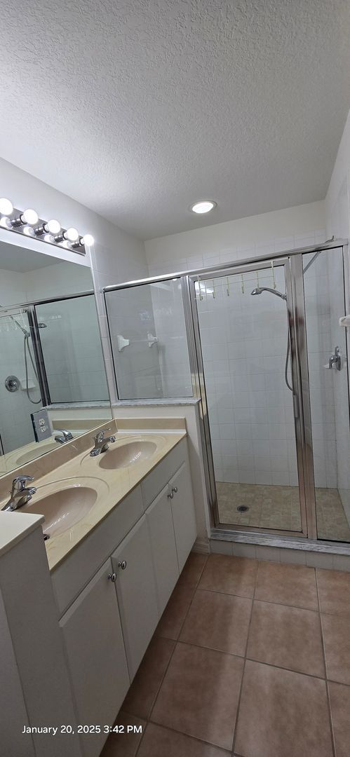 Building Photo - ***ONE FREE MONTH OF RENT Beautiful Clean ...