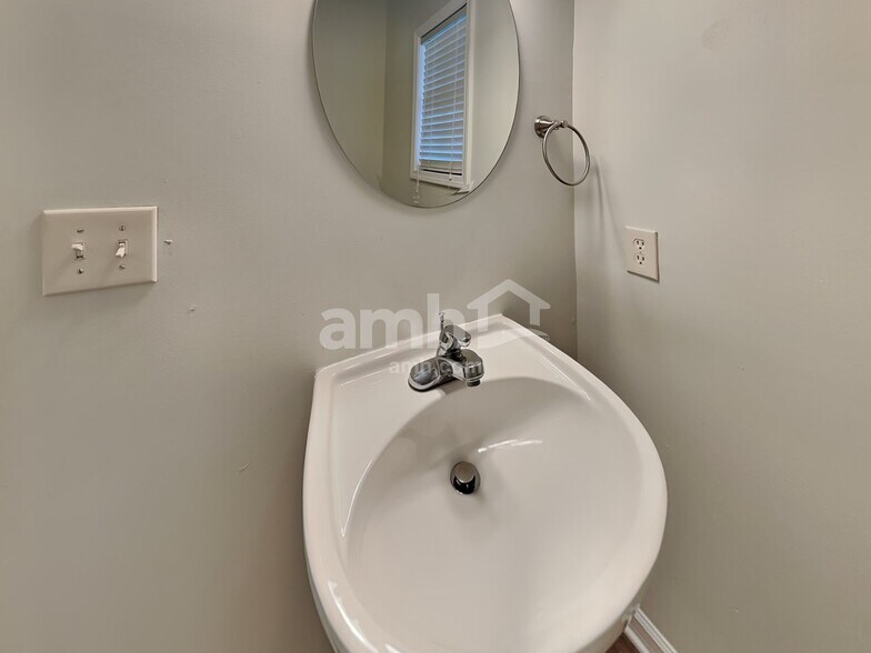 Building Photo - 2106 Forest Edge Dr