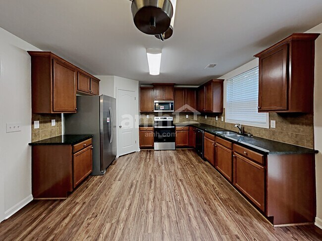 Building Photo - 3562 Huddlestone Ln NE