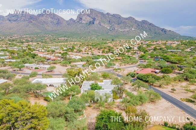 Building Photo - Oro Valley Country Club Golf Course Estate