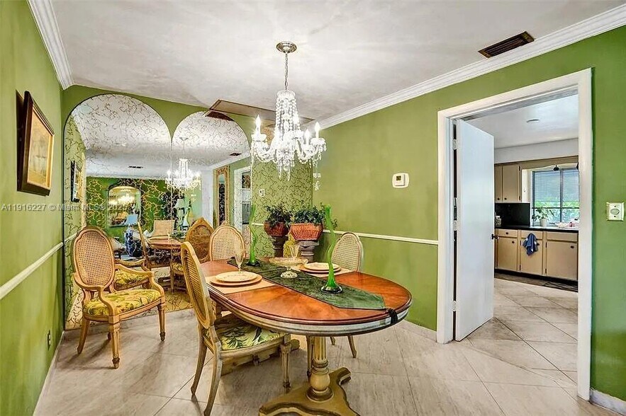 Building Photo - 2761 NE 12th St