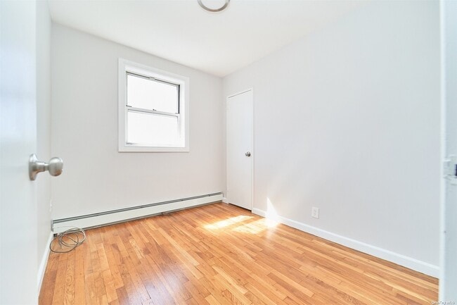 Building Photo - 1283 E 56th St