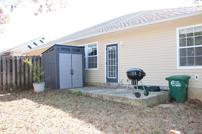 Building Photo - 682 Brooke Hampton Dr