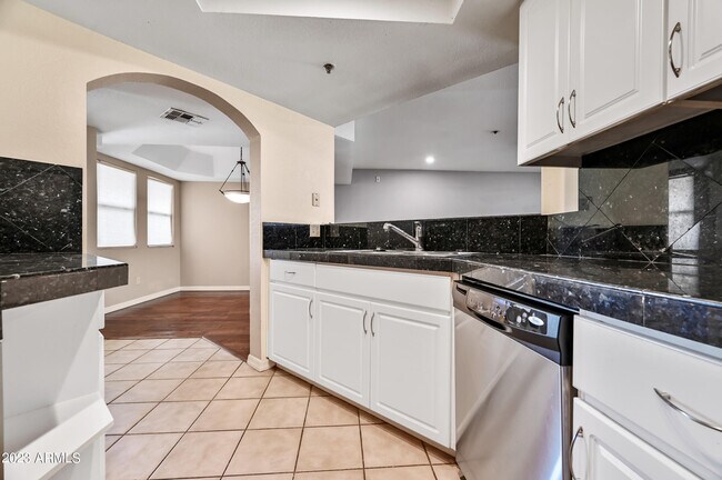 Building Photo - 5104 N 32nd St
