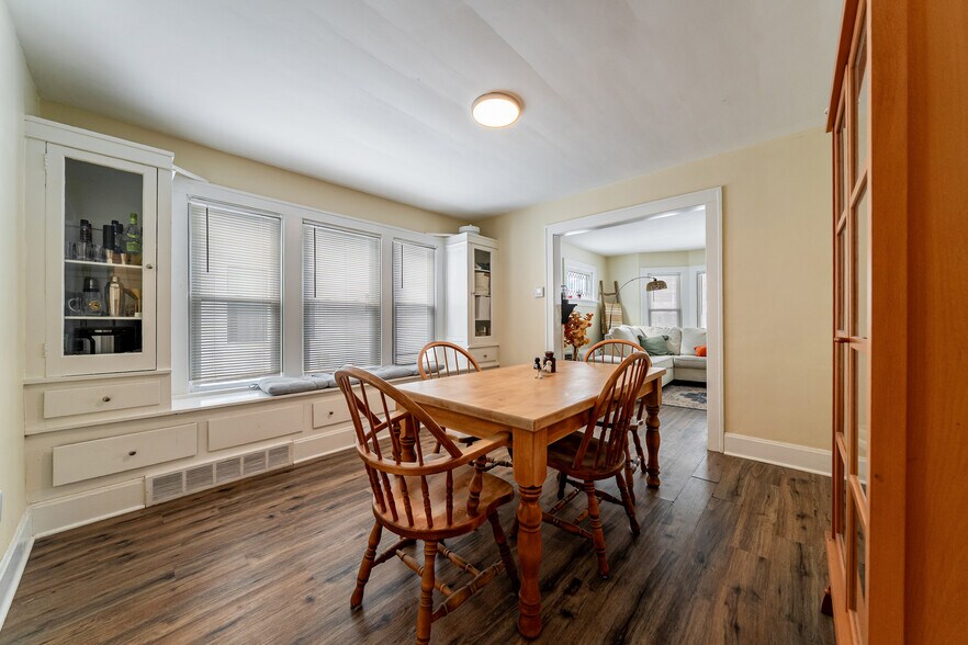 Building Photo - 2167 Carabel Ave