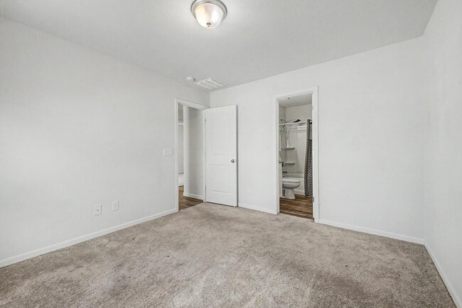 Building Photo - 322 Watson Pl