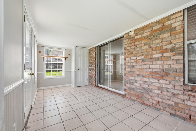 Building Photo - 339 Peggy Dr