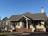 Building Photo - 200 Ridgeway Dr