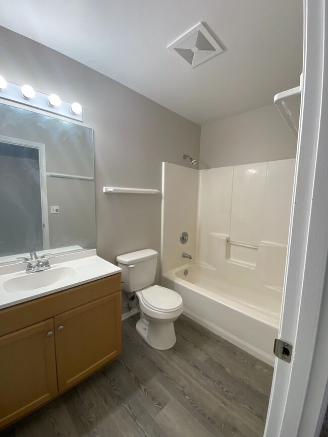 Building Photo - 1915 Cornell Ave