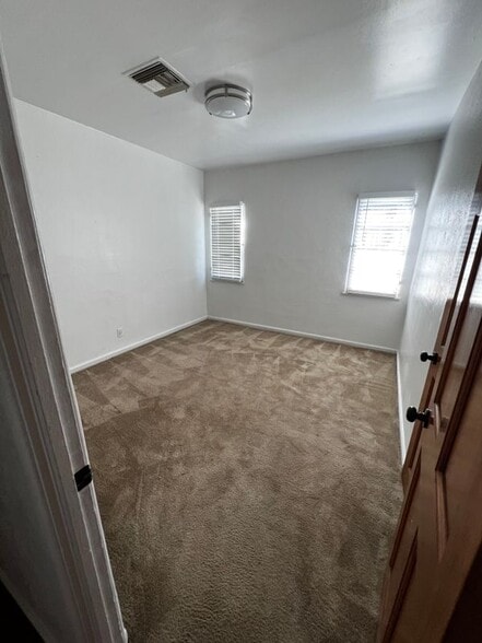 Building Photo - 484 W 25th